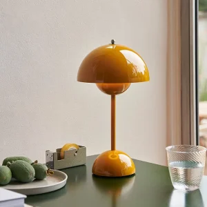 Bud-Shaped Desk Lamp with Wireless Charging and Touch-Adjustable Lighting