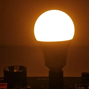Color-Changing LED Bulb E27 Base A19 Amber 1600K Full-Spectrum Red Light Aluminum Housing for Bedroom and Garden