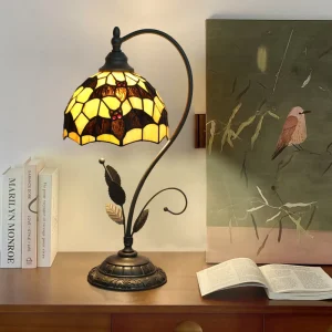 Creative Design Black Bat shaped Table Lamp Modern Stained Glass Desk Lamp for Bedroom Bar Restaurant Halloween Decor Fixtures