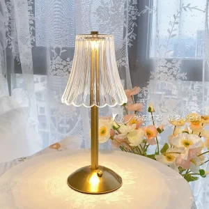 Creative LED Crystal Metal Desk Lamp Retro Simple U Disk Rechargeable Bar Desk Lamp with Round Glass Shade for Coffee Shop