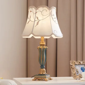 European Style American Classical High End Luxury Table Lamp Modern Warm Romantic Accessory for Living Room Wedding Bedside