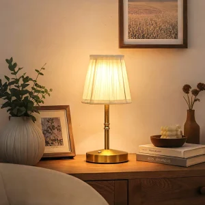 Factory Classic Vintage Golden Table Lamp Pleated Cloth Lampshade Indoor Ambient Lighting Hotel Project Table Light