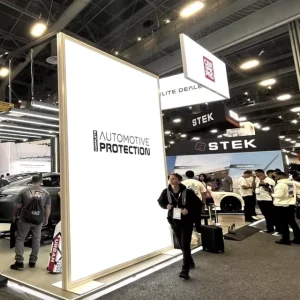 Island SEMA Show Booth Display Custom Modular SEG Lightbox Exhibit Stand with Wheeled Flight Cases