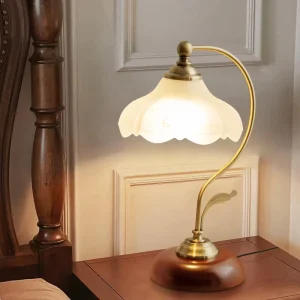 Luxury High-end New Classical Design Chinese-style American Style Retro Romantic Wedding Table Lamp for Bedroom Desk Night Light
