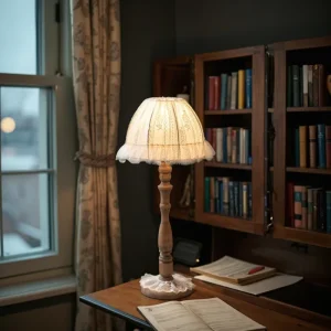 Luxury Vintage Folk Retro Table Lamp for Bedroom Bedside Nostalgic French Style Modern Accessory for Guest