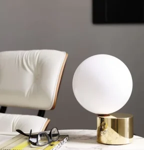 Modern Design Iron Golden Base LED Desk Table Lamp with Opal Glass Lampshade and Golden Glass Ball for Bedroom