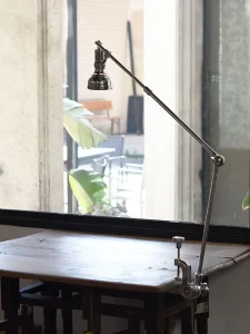 Modern Electric Metal Customizable Solid Base Desk Lamp for Bedroom Living Room Hotel