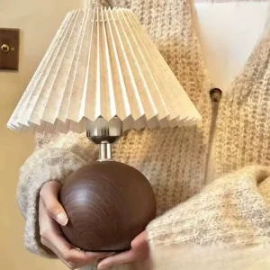 Nordic Retro Modern Pleated Design Iron Body Bedside Night Light High-End E26 Base Battery Home Gift for INS Girl Bedroom Decor