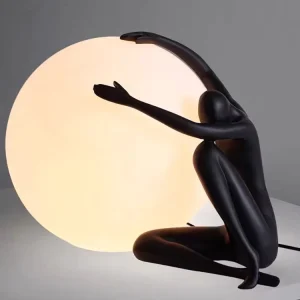 Nordic Sitting Humanoid Sculpture Resin Table Lamp Modern Living Holding the Ball Table Lamp Fiberglass Bedside Reading Lamp