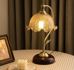 Retro Amber Glass Table Lamp Vintage Flower Lampshade Desk Lamp Wood Base Romantic Bedside Night Light for Bedroom Living Room